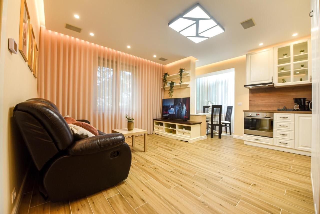 Green Leafy Brasov - Ideal 2 Bedroom Apartment Extérieur photo